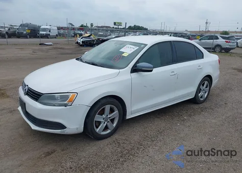 2012 Volkswagen Jetta Sedan z USA, uszkodzony, nr VIN 3VWLL7AJ4CM370662